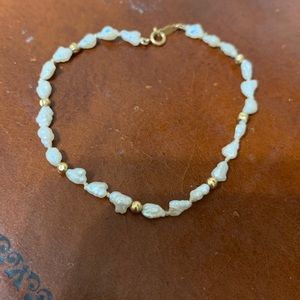 Women’s pearl bracelet